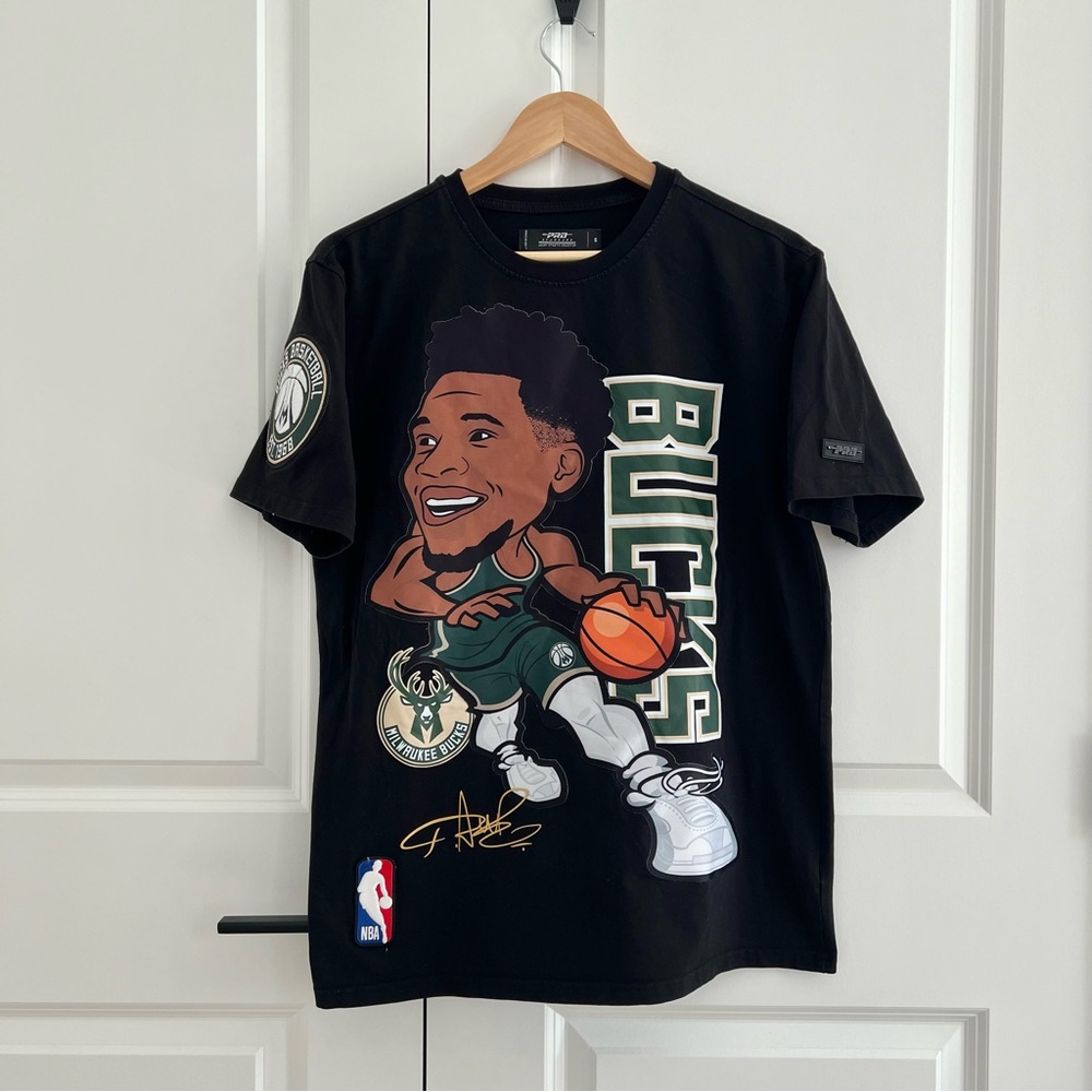 Pro Standard Milwaukee Bucks Giannis Antetokounmpo Short Sleeve Tee Shirt